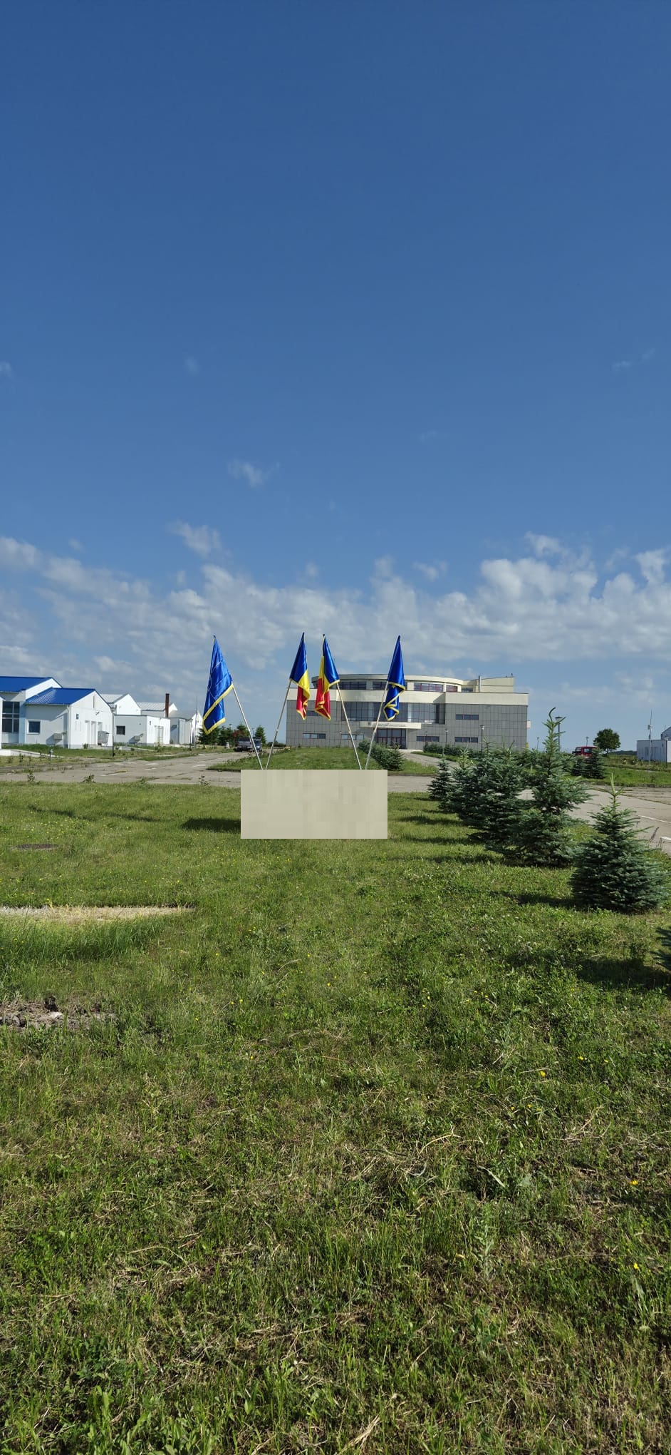 Intrarea in parc cu steaguri